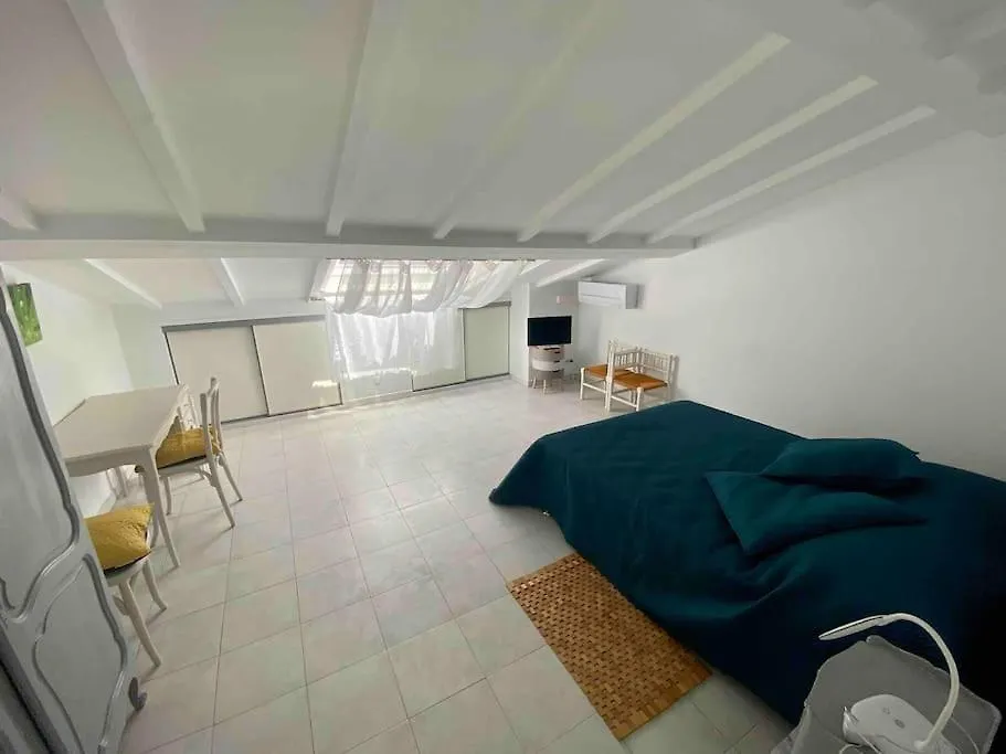 Superbe Appartement Atypique Centre Historique Frejus Apartment